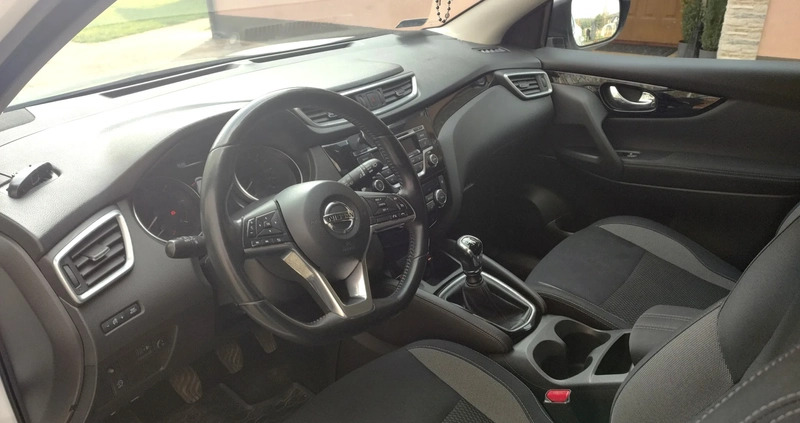 Nissan Qashqai cena 61500 przebieg: 150571, rok produkcji 2017 z Zalewo małe 106